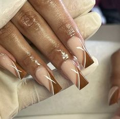 Warm Tone Nails Design, Brown Nail Inspo Square, Fall Nail Designs Medium Length, Medium Nude Nails, Brown And Nude Acrylic Nails, Brown Nails On Black Women, Brown And Yellow Nails, Tan And Gold Nails, Brown Acrylic Nails Design