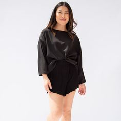 Never Worn Size M/L Black Lyocell Cropped Pullover With 3/4 Length Sleeves, A High Neck Boat Collar, And A Dropped Shoulder Sleeve. M/L Flat Measurements Bust: 26.25″ Hips: 25″ Length: 22.25″ Https://Hackwithdesignhouse.Com/Product/Hdh-Basics-Cropped-Pullover/ Black Long Sleeve Loungewear Top For Spring, Black Long Sleeve Top For Spring Loungewear, Black Casual Long Sleeve Top For Summer, Casual Black Long Sleeve Top For Summer, Black Batwing Sleeve Tops For Loungewear, Casual Black Long Sleeve Top For Loungewear, Oversized Black Long Sleeve Top For Spring, Effortless Long Sleeve Black Tops, Effortless Black Relaxed Fit Tops