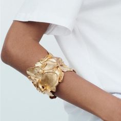 Nwt Zara Accessories Gold Tone Floral Maxi Armband Bracelet Bracelet Stand, Zara Jewelry, Bracelets Bangle, Zara Gold, Punk Jewelry, Chakra Bracelet, Healing Jewelry, Beauty Basics, Flower Bracelet