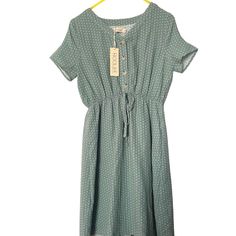 Never Worn With Tag Still On. Roolee Boutique Brand. Light Olive Green Patterned Dress With Synched Waist. (Waist Does Not Untie). I'm 4'11" And Dress Goes To Just Passed The Knees. Buttons On Top. Linen Type Thick But Flexible Fabric That Doesn't Wrinkle Like Regular Linen. Great And New Condition. Size Xs (0-2) Light Olive Green, Patterned Dress, Boutique Brands, Dresses Xs, Dress Patterns, Olive Green, Short Sleeve Dresses, Shirt Dress, Boutique