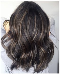 Ombre Curly Hair, Dark Hair With Highlights, Brunette Balayage Hair, Brown Hair Balayage, Brown Highlights, Hair Color And Cut, Brown Hair With Highlights, Long Wavy Hair, Hair Life