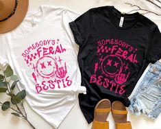 Somebody's Feral Bestie Shirt, BFF Shirt, Besties Shirt, Best Friend Matching Shirt, Best Friend Gift,Funny Bestie T Shirt,Cute Sister Shirt Our stylish, modern and specially designed t-shirts will be the perfect gift for your best friends. Let's make your friends happy 😊 Price is per shirt, not as a matching set ❀DETAIL❀ For printing, we use Bella Canvas and Gildan SoftStyle brand shirts, which are the best in the industry. *Bella Canvas -unisex size -4.2 oz. -Solid colors are 100% Combed Cott Matching T Shirts Friends, Best Friend Shirts For 2, Bff Outfits Matching, Clothing Quotes, Diy Bff, Best Friend Matching, Best Friend T Shirts, Bff Shirts, Matching Tshirts