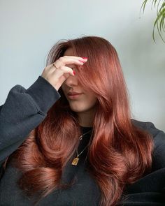 IG: sarahburwin  Red Hair | Hair Inspo | Red Hair On Brunette | Copper Hair | Hair Colour | Hair Styles Cool Tone Copper Hair, Dusty Red Hair, Cute Hair Colors, 90s Hairstyles, Princess Hairstyles