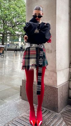 Stile Blair Waldorf, Adrette Outfits, Look Grunge, Red Tights, Fest Outfits, Styling Guide, Autumn Outfits, Thanksgiving Outfit, Looks Chic