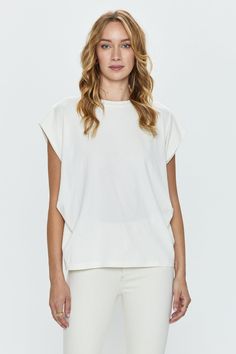 A styling staple tank with cropped cap sleeves for muscle-tee posturing. Designed with a boxy, oversized fit and crafted from lightweight cotton for everyday wear. 100% Cotton Imported Long Sleeve Kids, Boys Bottoms, Muscle Tee, White Sand, Muscle Tees, White Tee, Kids Tops, Dress With Boots, Maquillaje De Ojos