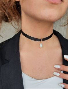 Lenght: 29 cm + 10 cm extra adjustable length Cheap Black Choker Necklace, Luxury Modern Black Choker, Black Choker With Pearl, Chokers Necklace Black, Affordable Black Choker With Adjustable Chain, Cheap Black Clavicle Chain Necklace, Casual Cheap Choker As A Gift, Black Chocker Outfits, Satin Choker Necklace