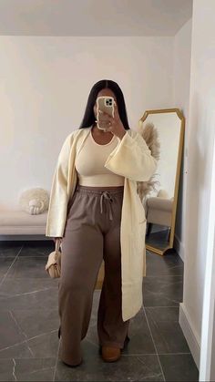 Lounge Outfits, Plus Size Winter Outfits, Look Plus Size, Looks Party, Chill Outfits, Brown Pants, Curvy Girl Outfits