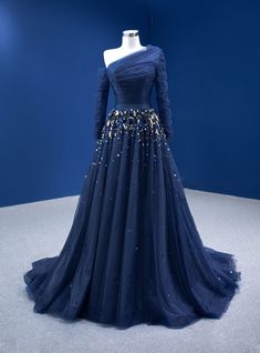 This attractive gown is perfect for senior prom, armed forces balls, as well as black tie galas. Dark Blue Gown, Sequins Prom Dress, Navy Blue Prom Dresses, White Ball Gowns, Wedding Dress Cap Sleeves, Bow Wedding Dress, Blue Ball Gowns, Wedding Dress With Pockets, Chic Gowns