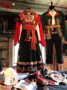 Saami Traditional Clothing, Slovenian Clothing, Norwegian Dress, Nordic Clothing, Frozen Jr, Norwegian Clothing, Scandinavian Dress, Scandinavian Costume, Costumes Around The World