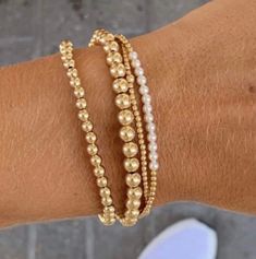 enewton Gold Bracelets Stacked, Estilo Ivy, Preppy Jewelry, Teacher Clothes, Jewelry Accessories Ideas, Gold Bead Bracelets, Classy Jewelry, Stacked Jewelry, Jewelry Lookbook