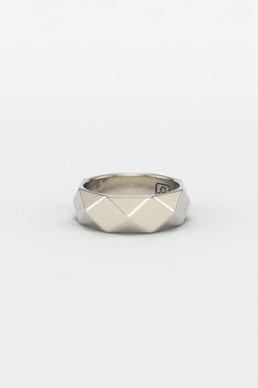 Great design work in a magic piece full of brilliant infinite shapes that make you enjoy his reflections thanks to a sterling silver masterfully polished by the best artisans. Available in silver, gold and black gold. Minimalist style and based on polygonal geometric surfaces, it is sleek and fresh, perfect for any casual or more serious outfit, so it fits wonderfully on any occasion Made entirely by hand with all the love and art of the best silver artisans. Metal: 925 Solid Sterling Silver / 24k Gold Plated / Rhodium over 925 Sterling Silver Dimensions: 7.5 mm W x 24.5 mm L Weight: 9.6 grams 100% Handcrafted Package: High quality velvet pouches