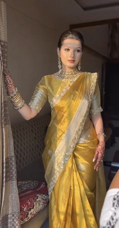 Pearl Saree, Iphone Wallpaper Aesthetic, Bridal Sarees South Indian, Simple Saree Designs, Fashionable Saree Blouse Designs, Fancy Sarees Party Wear, Wallpaper Iphone Wallpaper, Yellow Pearl