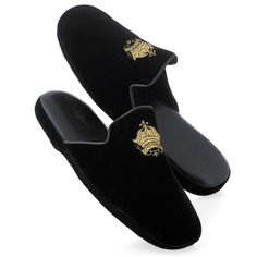 Black velvet outers are embroidered with handsome gold crowns. The interior is cushioned black leather for comfort, debossed with the Scully & Scully logo. Handmade in Italy. Exclusively at Scully & Scully. Please specify small (6½- 8), medium (8½-9½), large (10-12), or extra large (12½ and up). Gold Crowns, Gold Slippers, Logo Handmade, Luxury Gifts For Men, Smoky Quartz Earrings, Leather Photo Albums, Men Sandals, Mens Fashion Smart, Driving Moccasins