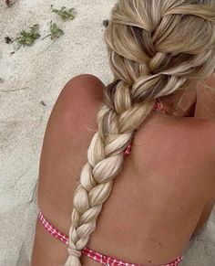 summer aesthetic Blonde Hair Summer Aesthetic, Britt Core Aesthetic, Blonde Hairstyles Aesthetic, Vanilla Girl Hairstyles, Long Natural Blonde Hair, Madison Core Aesthetic, Water Park Hairstyles, Summer Hair Aesthetic, Trendy Prom Hair