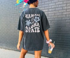 Experience the beauty of Hawaii with this Aesthetic beachy shirt!  The shirt has a classic fit that is comfortable and flattering, and the crew neckline gives it a stylish touch. The perfect way to show your love for the Aloha state! Aesthetic Hawaii Shirt, Hawaii Comfort Colors Tshirt, Beach T-shirt, Hawaii Tee, Aloha State Sweatshirt, Beachy Sweatshirt, Words on back Shirt Comfort Colors C1717 Shirts - Shirt sizes are unisex, please refer to sizing chart in listing photos - 100% ring-spun cott Casual Beach Top With Back Print, Graphic Tee T-shirt For Beach With Back Print, Graphic Tee T-shirt With Back Print For Beach, Graphic Tee With Back Print For Beach, Graphic Tee With Back Print For The Beach, Cotton Beach Top With Back Print, Vacation Graphic Print T-shirt For Day Out, Cotton Top With Back Print For Beach, Graphic Tee Tops With Back Print For Beach