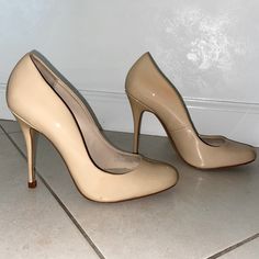 Zara Patent Faux Leather Ballet Stiletto Pumps Heeled Nude Cream Curved Top Round Top 40 Size / Fits Like 8.5 True To Size // Light Wear, Replaced Heel Bottom Detail Classic Beige Heels With 4-inch Heel, Summer Fitted Beige Court Shoes, Fitted Beige Court Shoes For Summer, Fitted Beige High Heel Court Shoes, Beige Fitted Court Shoes For Party, Fitted Beige Court Shoes For Party, Cream Fitted High Heel Court Shoes, Cream High Heeled Court Shoes, Fitted Cream Court Shoes With Pointed Toe