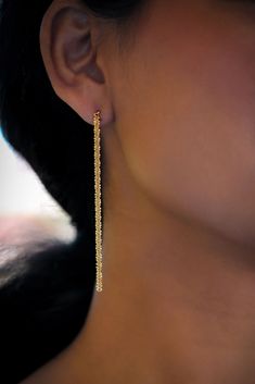 "Super sparkly twisted chain earrings are available in two lengths and will become your favorites for day to night wear. The minimalist hypoallergenic chain earrings are a fun and edgy statement.  D E T A I L S: * Sold as a pair  * Material: 18k gold plated brass  * Lengths: Medium Drop length approximately 1.5\", Long Drop length approximately 3\"    * Arrives gift ready and beautifully packaged Anya Collection Premium Jewelry gift box. * For health/hygiene reasons and your safety, earrings are Gold Jewelry Formal Dress, Golden Earrings Long, Jewelry With Gold Dress, Gold Dangle Earrings Aesthetic, Grad Jewelry Gold, Prom Jelewery, Prom Accessories Gold, Homecoming Jewelry Gold, Gold Earrings Formal