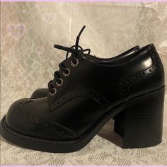 Vintage 90s Chunky Platform Oxford Pumps Deadstock Brand New Size:8.5 (Can Fit A 8) Comes With Box Daria/Clueless Vibes Witch Oc, Desired Wardrobe, Los 90s, High Heel Oxfords, Goth Platforms, Clueless Vibes, Saddle Oxfords, Vintage Pumps, Oxford Pumps