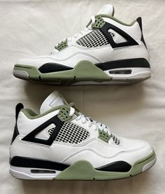 This Jordan 4 Retro Mid Seafoam W sneaker is a must-have for any sneaker enthusiast. With its stylish mid-top design and classic white colorway, this shoe is sure to turn heads. The shoe features a US shoe size of 10.5 and a UK shoe size of 10.5, making it the perfect fit for any woman. The shoe is part of the Air Jordan product line and has a style code of Aq9129-103. It was released in 2023 and has a retro theme. This athletic shoe is perfect for any woman who wants to stay stylish while still being comfortable. Get your hands on this Jordan 4 Retro Mid Seafoam W sneaker today! Air Jordan 4 Alternate 89, Nike Shoes Jordans 4 Retro, Custom 4s Jordan, Womens Air Jordan 4 Retro, Jordan 4s Metallic Purple Flight Club, Air Jordan 4 Retro Stadium Goods, Jordan Retro 4 Stadium Goods, Jordan Retro 4 Replica, Jordan 4 Retro Metallic Purple Pictures