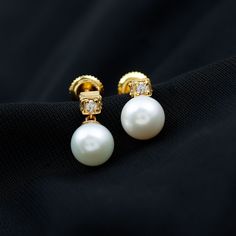 Product Details A Perfect Spectacular and stunning Diamond Freshwater Pearl Earring embellished Solitaire Round Diamond set in fine setting. Solitaire Freshwater Pearl grabs anyones attention. Wear it on any occasion and add oomph into your personality with this Freshwater Pearl shimmering centerpiece. Ideal Gift for any Women. Product Information SKU SHP-EARRINGS082019264 Length 13.5 mm Width 8 mm Height 3.5 mm Weight 1.04 gm (Approximate) FRESHWATER PEARL INFORMATION No.of Stones 2 Pieces Tota Round Diamond Setting, Freshwater Pearls Earrings, Pearl Earring, Diamond Stud Earrings, Diamond Stud, Diamond Set, Pearl Drop, Diamond Earrings Studs, Diamond Studs