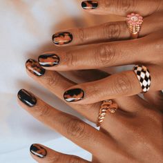 24 Short Nail Ideas for Fall, From Animal Print to Moody Crescents Tortie Nails, Timeless Nail Color, Neutral Nail Art, Neutral Nail Color, Pretty Nail Colors, Latest Nail Trends, New Nail Designs, Essie Nail, New Year's Nails