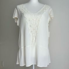 Zara Tunic Top Womens Small Ivory Cotton Crochet Lace Short Sleeve Gauze Nwt. Approximate Measurements Laying Flat. Pit To Pit 21", Length 26". Excellent Condition. No Flaws Noticed. See All Photos And Feel Free To Ask Questions. Elegant Beige V-neck Crochet Top, Chic Cream V-neck Crochet Top, Elegant V-neck Crochet Top With Lace Trim, Cream V-neck Top With Crochet Trim, Elegant Lace Top With Crochet Trim, Elegant V-neck Crochet Lace Top, Elegant White Crochet Top With Lace Patchwork, Elegant Cream Crochet Top For Spring, Feminine Crochet V-neck Top With Lace Trim