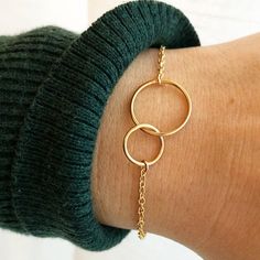 Interlocking Circle Bracelet – Coco Wagner Design Minimalist Jewlery, Minimalist Jewelry Rings, Interlocking Rings, Interlocking Ring, Circle Bracelet, Friendship Jewelry, Bracelet Friendship, Jewelry Personalized, Circle Ring