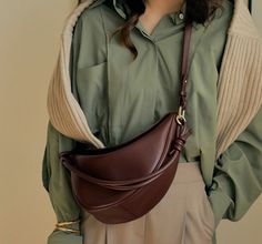 Tas Fashion, Moon Shape, Travel Bags For Women, Spring Women, Designer Shoulder Bags, 가을 패션, Look At You, Looks Style, Chest Bag