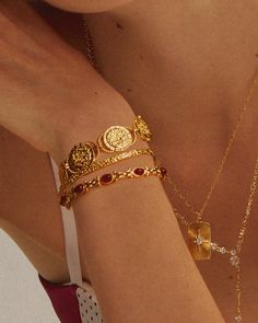 En Route Jewelry Aesthetic, Bracelet Stack Gold, En Route Jewelry, Capsule Wardrobe Jewelry, Xoxo Jewelry, Y2k Jewelry, Romantic Jewellery, Jewelry Essentials, Jewelry Lookbook