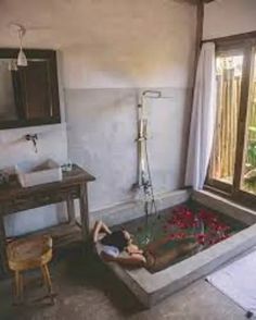 #banheira #banheiranoquarto #banheirabonita Outdoor Bathrooms, Village House Design, House Tour, Beautiful Bathrooms