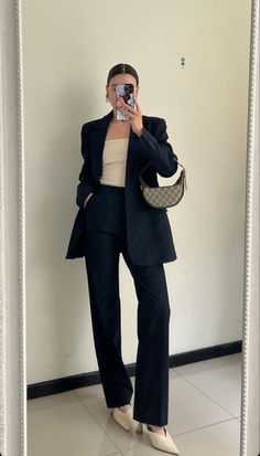 Formal Black Blazer Outfits For Women, Boss Woman Style, Business Party Outfits For Women, Buisness Women Outfits Interview, Black Casual Formal Outfit, Business Casual Outfits For Women With Blazer, Chic Black Blazer Outfit, Formal Suit Outfits For Women, Woman’s Interview Outfit