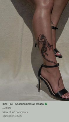 Female Leg Tattoo Ideas, Tattoo Bein Frau, Leg Tattoo Ideas, Lower Leg Tattoos, Bookish Tattoos, Ankle Tattoos For Women, Hip Tattoos Women, Leg Tattoos Women