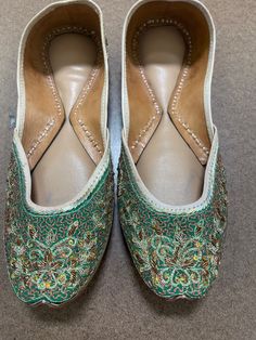 Indian Ethnic Beaded Shoes/Jutti/Khussa/Mojari/Ballet/Balerina/Bridesmaid Shoes, Sandals - GREEN SIZE 8 FREE SHIPPING Made of 100% Leather Handmade Handmade and Beaded Indian Ethnic Beaded Shoes/Jutti/Khussa/Mojari/Ballet/Ballerina/Bridesmaid Shoes, Sandals, flats. Perfect as Bridesmaids gifts/wear. Also will help you add a little more color and style with your everyday wear. Available in US sizes 6-10 They might run a but snug on some but give them some time to open up since it is made of 100% Beaded Shoes, Sandals Flats, Embroidered Shoes, Bridesmaid Shoes, Bridesmaids Gifts, Leather Handmade, Shoes Sandals, Everyday Wear, Ballet