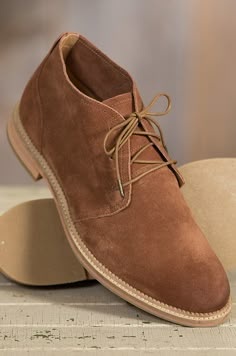 Image Suede Shoes Men Outfit, Clarks Shoes Mens, Mens Suede Boots, Suede Shoes Men, Boots Men Outfit, Chukka Shoes, Suede Chukka Boots, Leather Chukka Boots, Chukka Boots Men