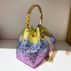 Evening bucket multi-color handbag. Crystal Purse, Crystal Clutch, Handbag Handles, Elegant Bags, New Metal, Diamond Chain, Designer Shoulder Bags, Evening Clutch Bag, Diamond Crystal