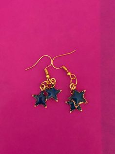 2-star set of earrings, with gold plated hooks and enamel charms. Blue Star Charm Drop Earrings, Blue Star Charm Earrings For Gift, Blue Star Charm Earrings As Gift, Blue Drop Earrings With Star Charm, Blue Drop Earrings With Dangling Charms, Blue Star Charm Dangle Earrings, Blue Dangle Earrings With Star Charm, Gold Enamel Star Jewelry, Blue Star Earrings With Star Charm