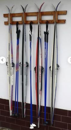 there are many skis hanging on the wall