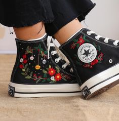 Black Converse High Top shoes embroidered with wedding flowers. With many years of shoe embroidery experience, this time I was really happy to receive a personalized canvas sneaker embroidery design for a very special customer. They sent me pictures of the bridal bouquet in their favorite colors and they wanted me to match it and embroider it on the bride's shoes. I found this request interesting and this was the gift they wanted to send to their loved ones. I also love this custom embroidery st Sneaker Embroidery, Pine Tree Embroidery, Shoe Embroidery, Embroidery Sneakers, 1970s Shoes, Embroidered Vans, Unique Gifts For Girlfriend, Embroidered Converse, Black High Top Converse