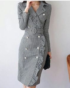 Tight Outfits, Paris Chic, Gingham Dress, Outfit Casual, Street Style Outfit, Elegant Outfit, Modest Dresses, Trendy Dresses, Black Midi Dress