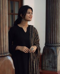 Black Churidar Designs Ideas, Black Churidar Designs, Black Churidar, New Dress Pattern, Black Kurti, Fancy Shirt