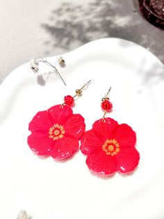 Handmade single poppy flower dangle earrings with glass beads, feminine pop style, big flower earrings. 🌺 Color options: Red, Orange, Pink, Peach 🌺 Material: pencil-drawn shrink plastic with resin on the surface. Stainless steel stud, and glass bead. 🌺 Making time: 1.5-2 hours 🌺 Size: Flower diameter: 36mm-40mm,       Length: 50mm(with gold-plated ball earring stud),       or 67mm(with gold-plated earrings hook) Red Flower Charm Earrings, Red Drop Earrings With Flower Charm, Red Earrings With Flower Charm For Gift, Red Flower Shaped Jewelry For Summer, Red Flower-shaped Jewelry For Summer, Rose Red Flower Earrings, Summer Red Flower-shaped Jewelry, Red Flower Earrings With Ear Wire, Red Flower-shaped Earrings With Ear Wire