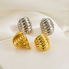 Product Specifications: Color Gold/SilverStock Number 7822Size 2.2 cm/ 0.866 inMetal Alloy and S925 Silver PinsFor FemaleWeight 5g Products Include: 1 x Hugetomato Earrings1 x Box from HugeTomato Shaped Hoop Earrings, Huggie Earrings Silver, X Box, Hoop Earrings Gold, Silver Pin, Huggie Earrings, Huggies Earrings, Earrings Gold, Gold And Silver