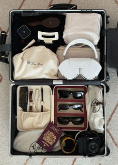 Mexico Travel Essentials, Travel Aesthetic Instagram Story, Travel Aesthetic Instagram, Everyday Bag Essentials, Winter Arc, Airport Aesthetic, Packing Essentials, Long Term Travel