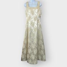 A Vintage Dress From Scott Mcclintock: - New With Tags - Size 10 - A-Line Silhouette - Ivory Satin Fabric With Floral Fabric - Sleeveless - Lined - Tulle Underskirt For Flare - Hidden Back Zipper (Zipper Works As Pictured) - Shell: 50% Rayon, 45% Polyester, 5% Metal - Lining: 100% Acetate See Pictures For Approximate Measurements. It Is Approximately 54.5" Long From The Top Of The Shoulder To The Bottom Hem Of The Dress. Features/Style/Aesthetic: Formal, Wedding Please Ask Any Questions! Summer A-line Mother Of The Bride Dress, Off White A-line Wedding Dress, Champagne A-line Fitted Gown, Summer Formal A-line Gown, Fitted Cream Sleeveless Gown, Fitted Cream Gown For Bridesmaid, Fitted A-line Wedding Dress For Formal Occasions, Formal A-line Fitted Wedding Dress, Formal A-line Wedding Dress With Fitted Design