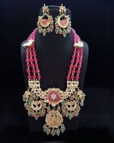 Kundan Bridal Necklace With Matching Earrings In Temple Style, Chandbali Necklaces With Matching Earrings For Diwali, Festive Chandbali Necklaces With Matching Earrings, Kundan Necklace With Matching Earrings For Celebration, Bollywood Festive Necklaces With Matching Earrings, Bollywood Chandbali Necklace With Matching Earrings, Kundan Bridal Necklace With Matching Earrings For Celebration, Festive Kundan Bridal Necklace With Matching Earrings, Kundan Necklaces With Matching Earrings For Festivals