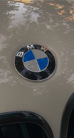 the bmw logo is shown on an old car