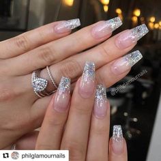 Nails And Rings, Clear Glitter Nails, Unghie Sfumate, Clear Acrylic Nails, Glitter Nails Acrylic, Ombre Acrylic Nails, Glamour Nails, Glitter Eyeliner, Shiny Nails