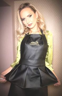 Ready to Ship Leather Apron Hairdresser Black Apron With - Etsy Guyana Salon Aprons, Hairstylist Apron, Stylists Aprons, Black Apron, Leather Apron, Protective Clothing, Womens Aprons, Fabric Gift Bags, Waterproof Fabric