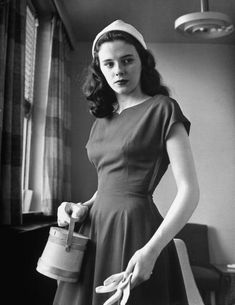 Madeline Balcar modeling teen-age fashions, wearing a basic dress of gabardine, 1949. Teenage Fashion Trending, Fashion 1940s, 40s Fashion, Retro Mode, Vestidos Vintage, 1940s Fashion, Basic Dress, Moda Vintage, 50s Fashion