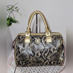 Big Tous Leather Bag In Excellent Used Condition Bag Is Clean In And Out. Size 15 X 10 X 7 Inches Has Zipper Closure With Silver Accessories Thank You Tous Bags, Silver Accessories, Leather Handbag, Leather Handbags, Leather Bag, Bag Lady, Thank You, Zipper, Handbags